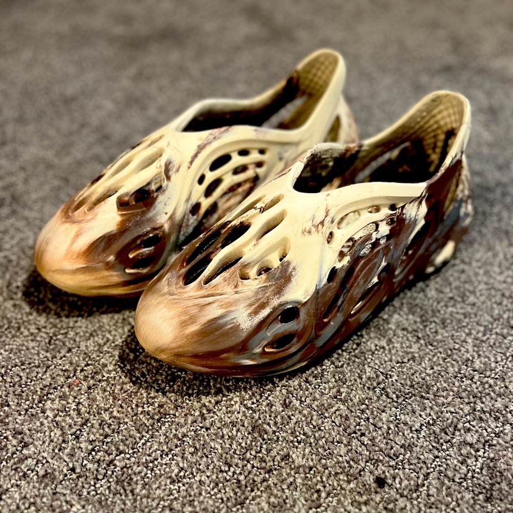 Yeezy RNNR Cream Clay